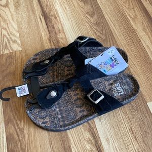Brand New Muk Luks Thong Sandals